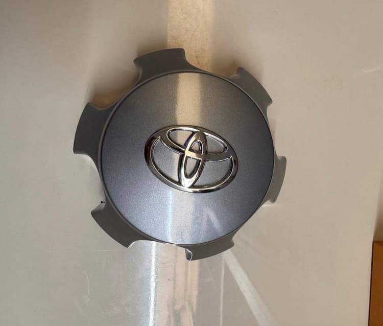 Toyota FJ Cruiser Wheel Cup – Silver